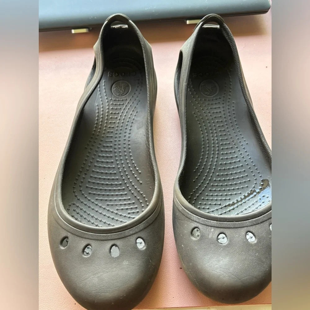 CROCS Slips on Flats Brown size 9 - Picture 2 of 10